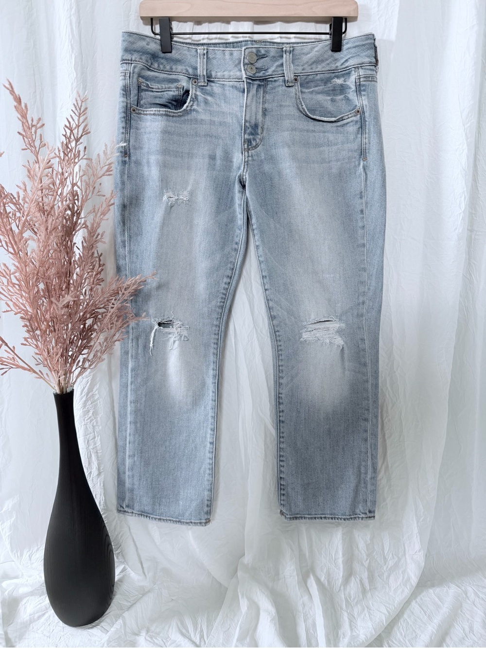 American Eagle Outfitters Light Wash Distressed Cropped Artist Jeans
